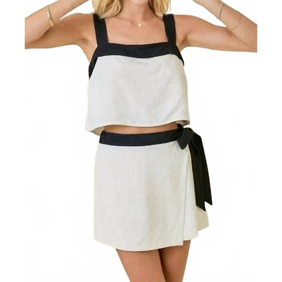 DAY + MOON Tops - NEW DAY + MOON linen crop top in black & white